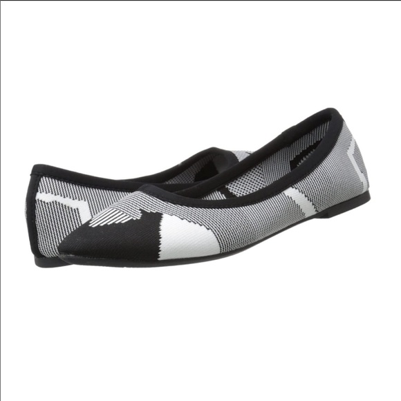 flat skechers shoes